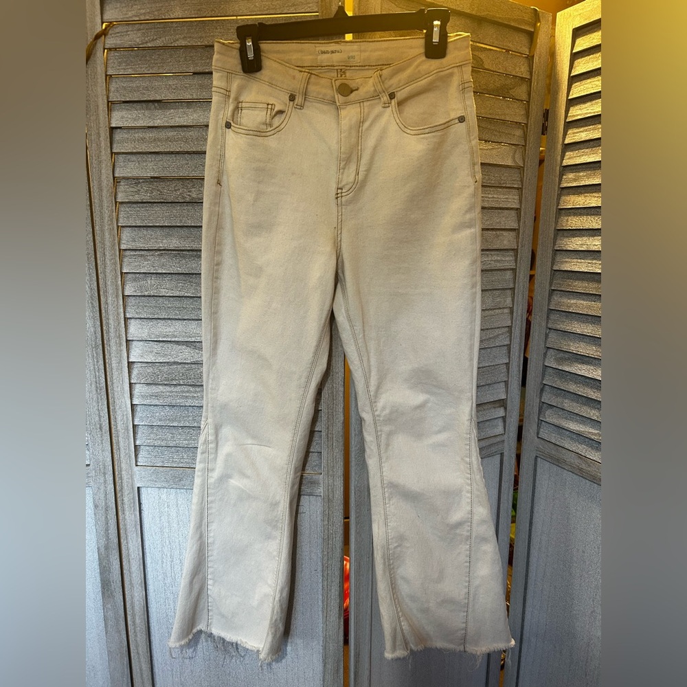 Women’s BAN JARA Cream Color Flare Bottom Pants Size 9 waist 28” Fray Hem